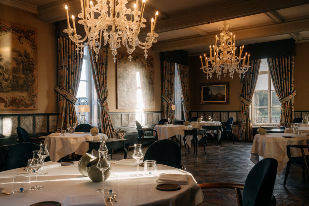 The Classical Dining Room at Château Neercanne.