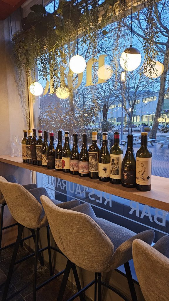 Oxer's wines, art in- and outside the bottle.