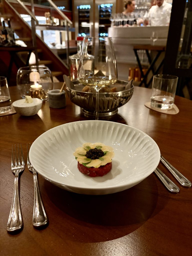 First course: Steak Tartare.